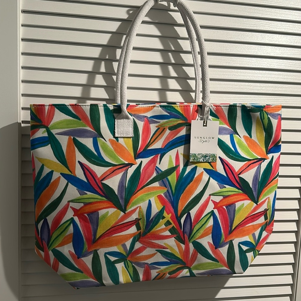 NWT Sunglow Style Large Canvas Tote fully lined. 22”Wx16”Hx7.…